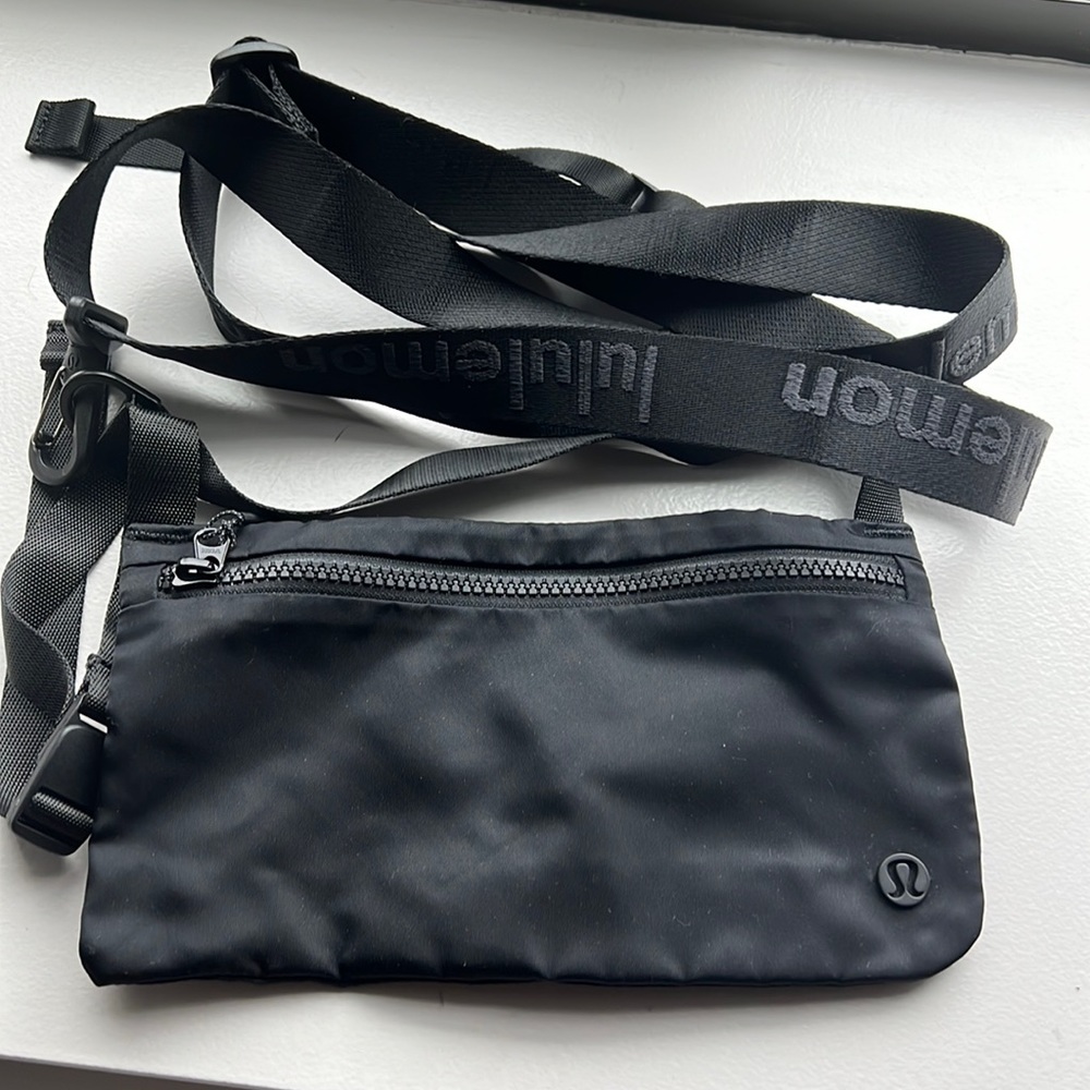 Lulu lemon crossbody bag